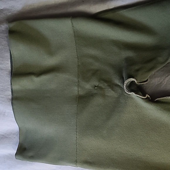 Medium Spanx Look at Me Now green camo leggings - Picture 8 of 9